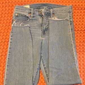 GAP Women's Straight Leg Blue Jeans